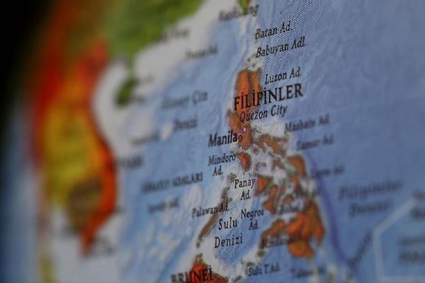 Çin gemilerinden ikmal gemilerine taciz! Filipinler'den sert tepki