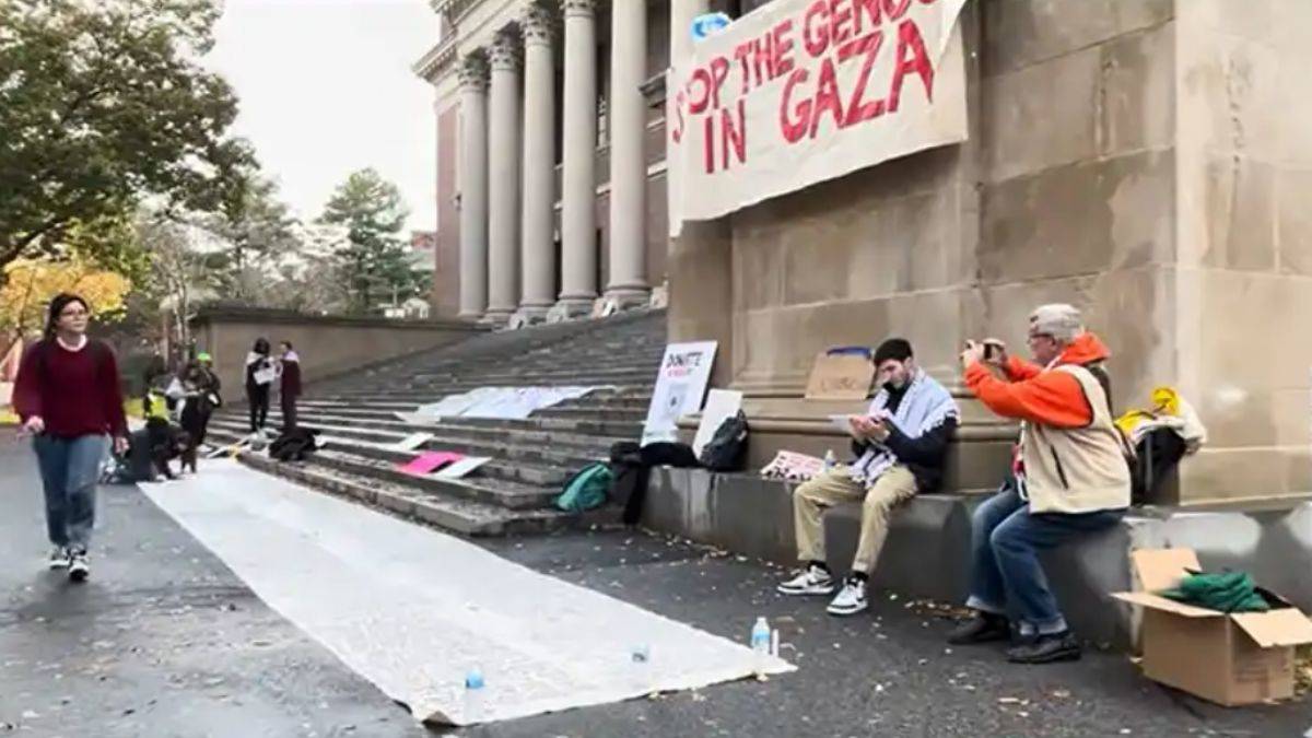 Harvard'da eylem! 7 bin Gazze şehidinin isimlerini yazdılar