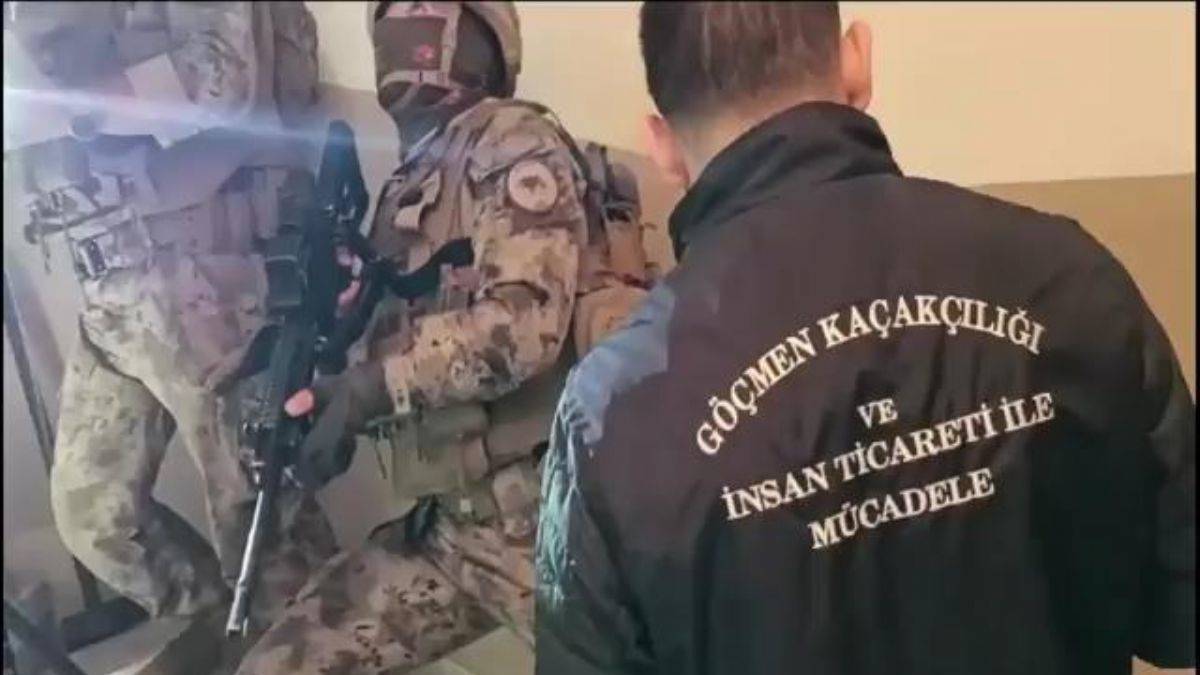 Göçmen kaçakçıları polis ve nüfus memuru çıktı!