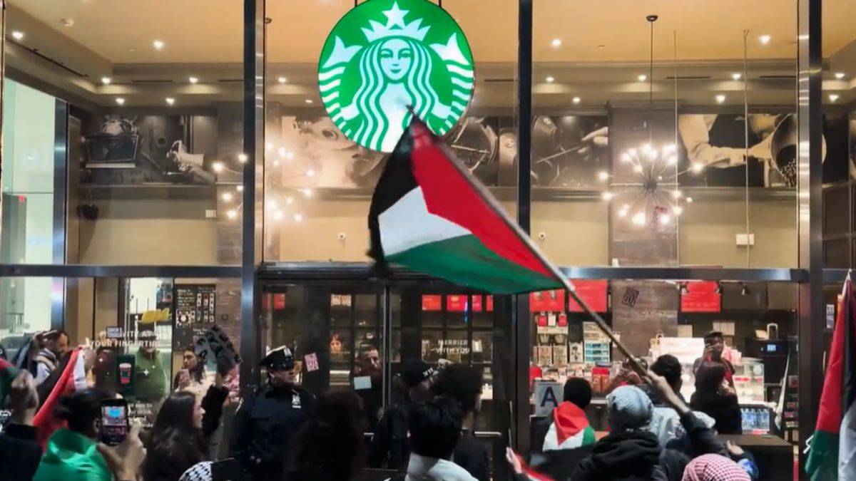 Starbucks'a baskın gibi eylem: Kapatın!