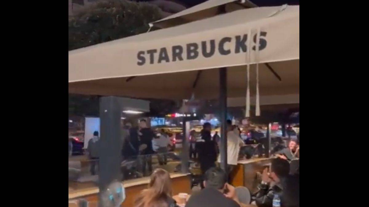 'Bir avuç genç', Starbucks şubesini böyle boşalttı!