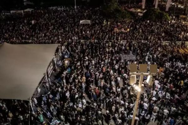 Gazze'de ateşkes isteyen İsrailliler Tel Aviv'de gösteri düzenledi