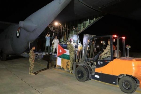 Filistinlilerin acınası çaresizliği: Gazze'ye paraşütle tıbbi yardım gönderildi