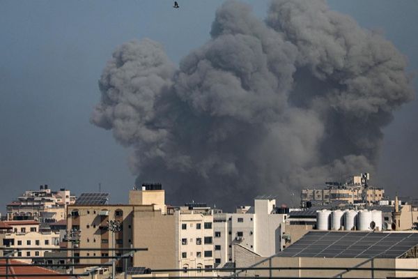Gazze'deki doktorlar İsrail'in hastanelerdekilere güvenli çıkış verildiği açıklamasını yalanladı