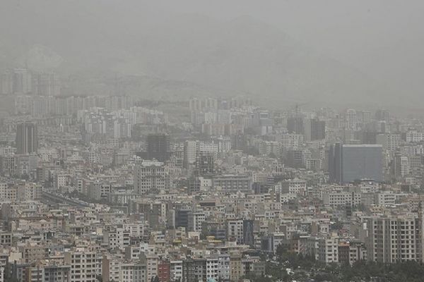 İran'da hava kirliliğinden etkilenen 2 bin 500 kişi hastanelik oldu