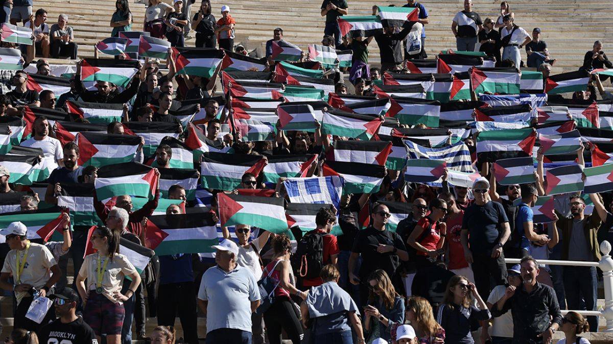 Atina Olimpiyat Stadı'nda Filistin'e destek gösterisi