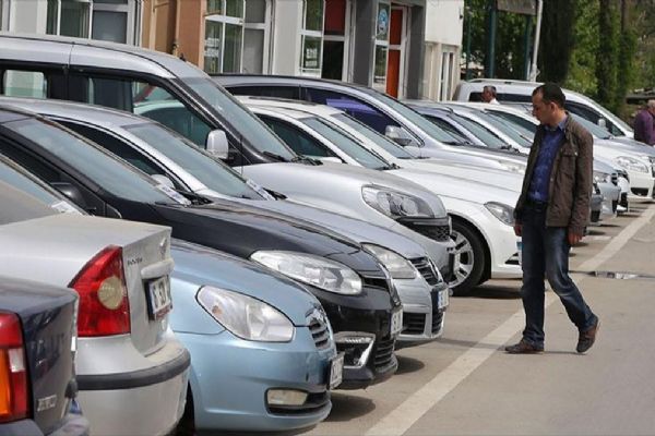 İkinci el oto pazarında hareketlilik!  Fiyatlar düşmeye devam ediyor