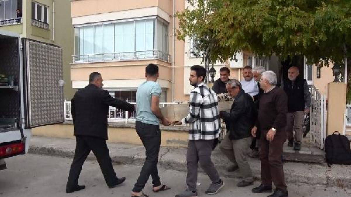 Evinde ölü bulundu