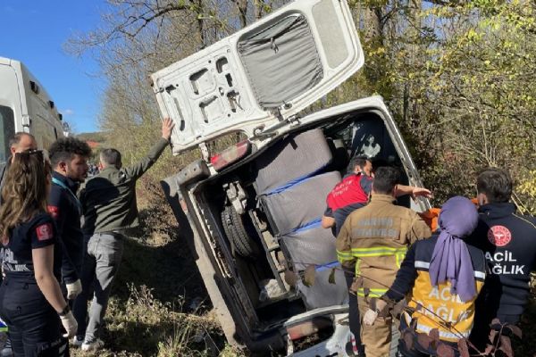 Bartın'da yolcu minibüsü devrildi: Ölü ve çok sayıda yaralı var