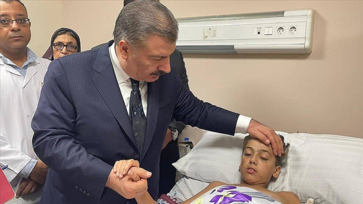 Bakan Koca, Gazze'ye sağlık yardımı için Mısır'da