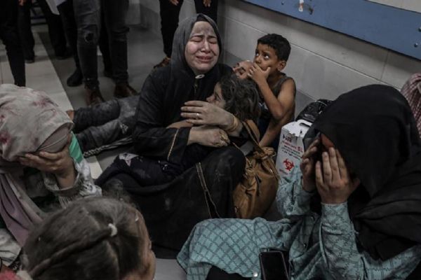 Gazze Sağlık Bakanlığı: İsrail bombardımanı Şifa Hastanesi'nde tahribatı hedef alıyor