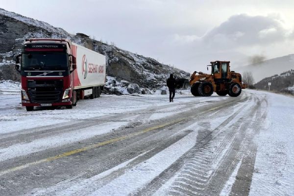 Tipi tırları yolda bıraktı