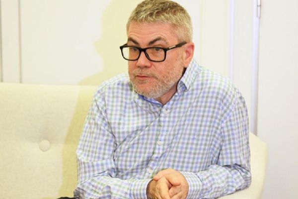 İrlandalı yazar Cronin: Von der Leyen'in duruşu kesinlikle utanç verici