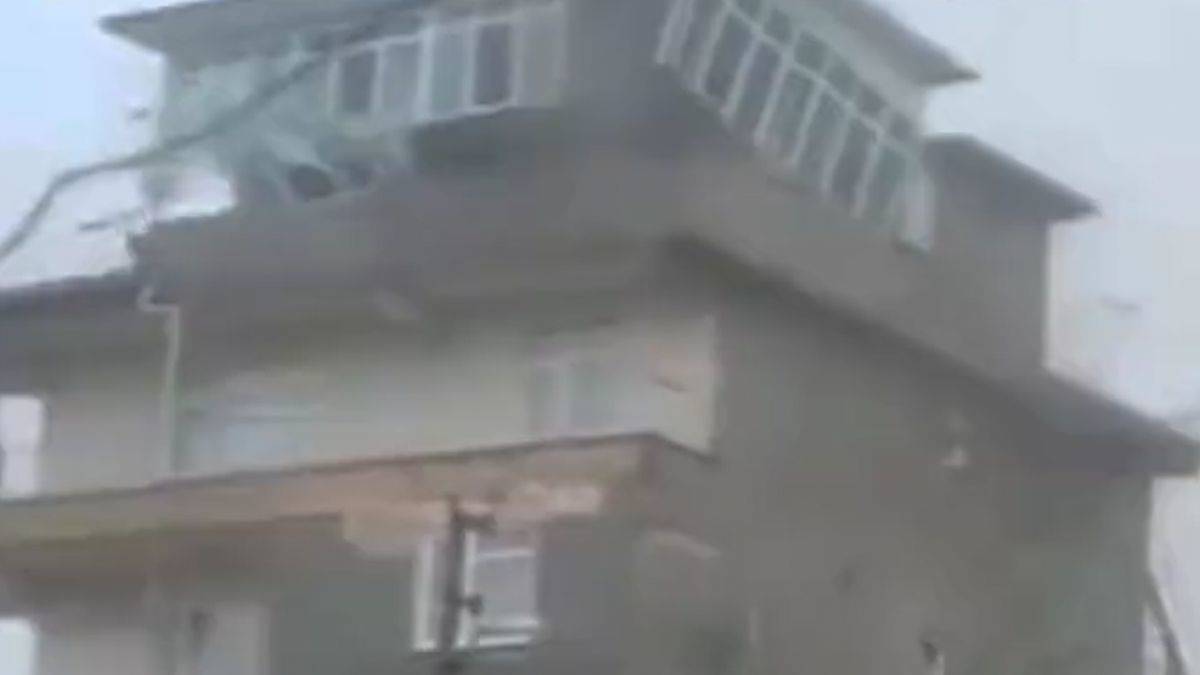 Zonguldak'ta fırtına; çatı olduğu gibi uçtu