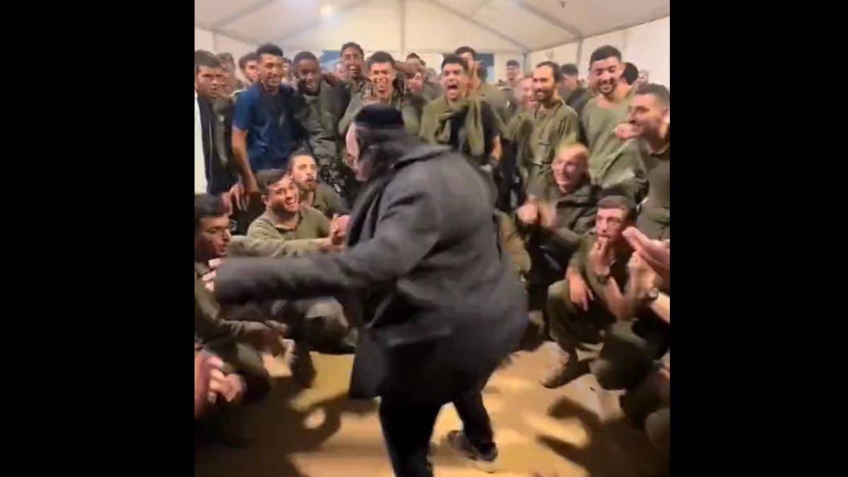 Soykırımla suçlanan İsrail ordusundan dans şovu