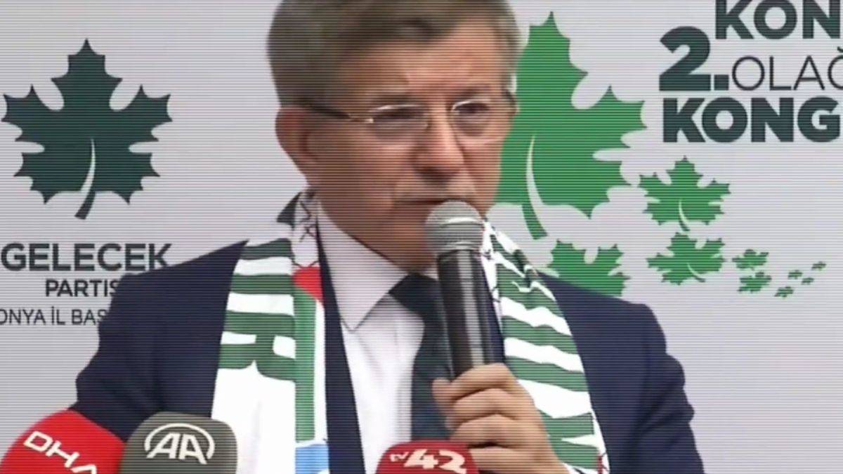 Davutoğlu önce Erdoğan'ı tebrik etti, sonra tepki gösterdi