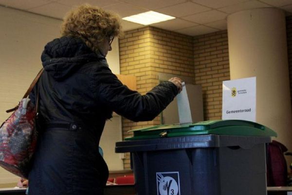 Hollanda sandık başında gitti