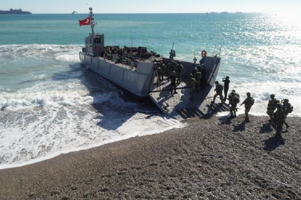 ''Doğu Akdeniz 2023 Tatbikatı''nda depremzede tahliye operasyonu gerçekleştirildi