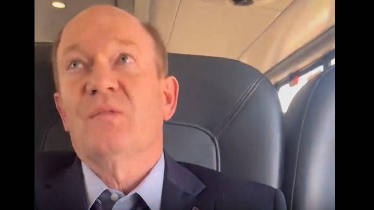 Senatörü bunaltan soru: 'Çocukları bizim silahlarımızla öldürüyorlar'