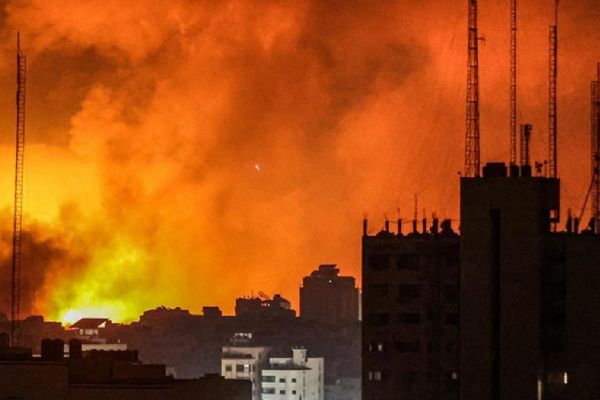 Gazze'de vahşeti Endonezya Hastanesi'ne bomba yağıyor