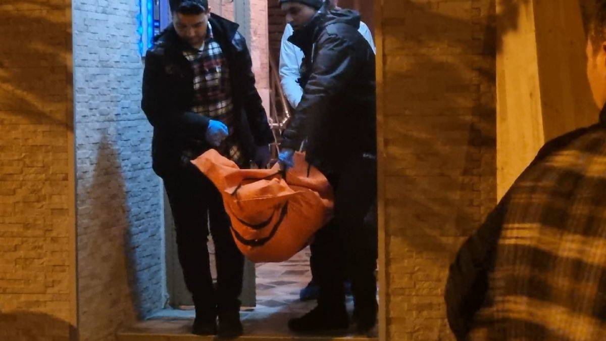 Ev sahibinin oğlu kiracıyı kafasından bıçakladı