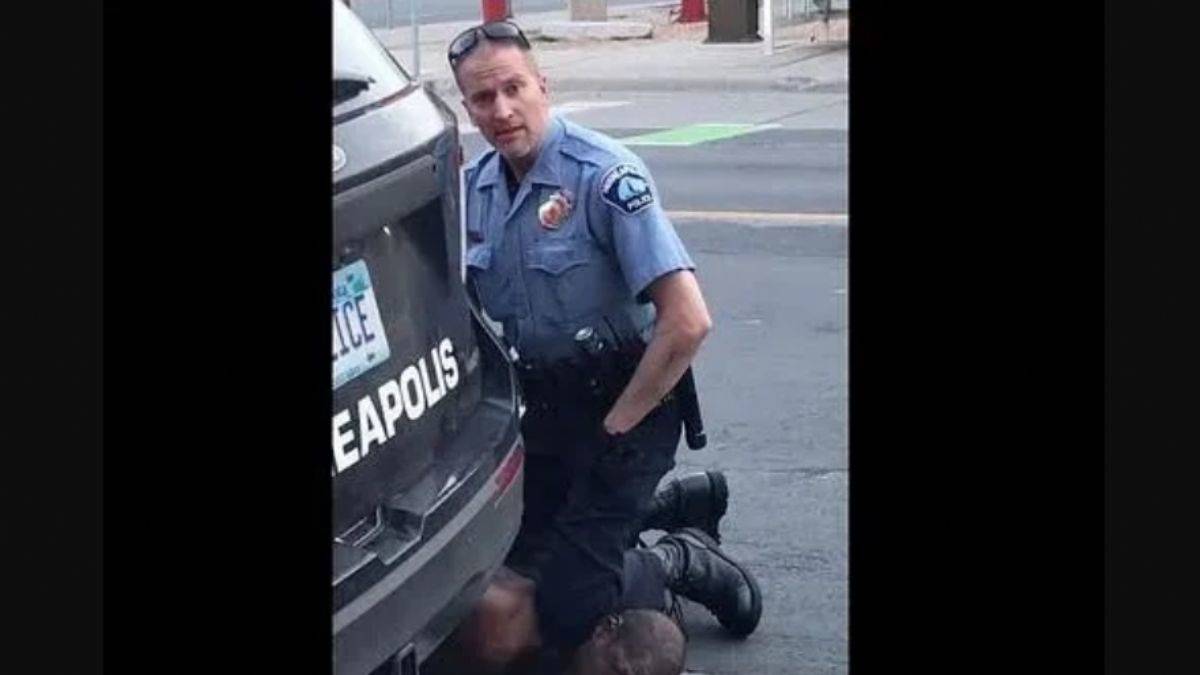 Floyd'u öldüren eski polis, hapishanede bıçaklandı