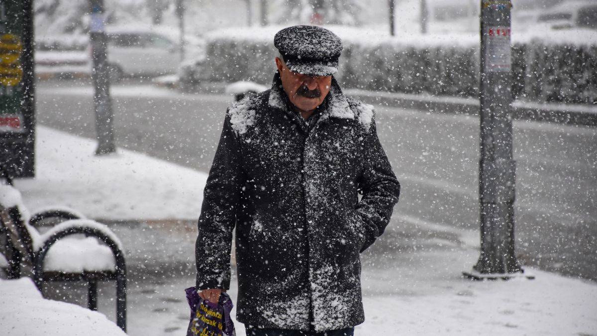 Meteoroloji'den 64 il için fırtına ve kar uyarısı