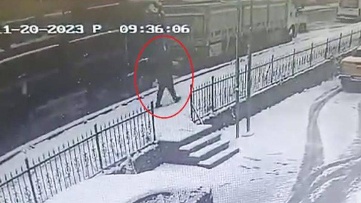 Sokak hayvanlarına yiyecek götürürken kalp krizi geçirdi