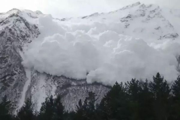 İran'daki çığ felaketinde ölü sayısı 5'e yükseldi