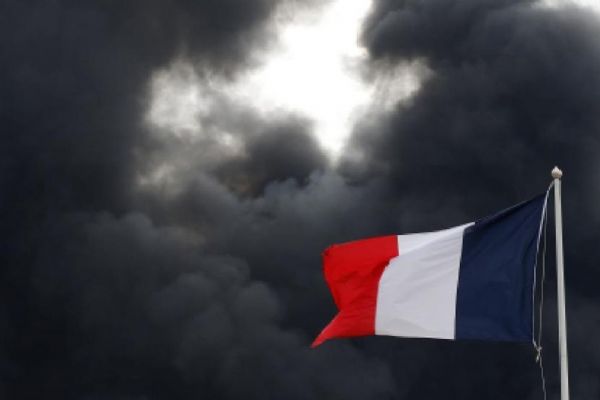 Fransa'da bina yangını: 3 ölü, 8 yaralı