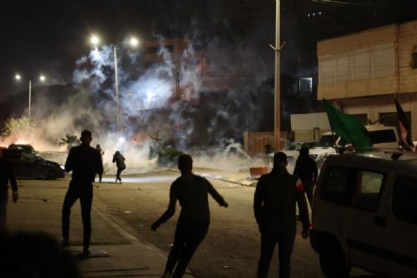 İşgalci İsrail'den yakınlarını bekleyen Filistinlilere müdahale