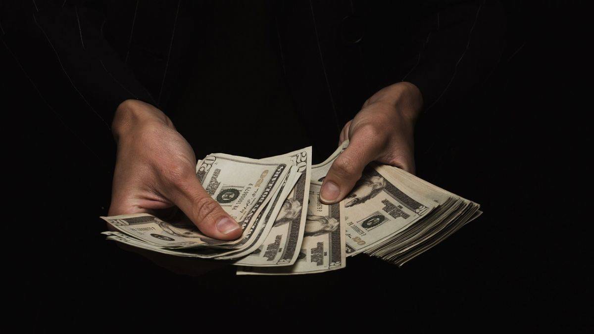 Organize dolar baronları; MASAK ve Maliye ne iş yapıyor?