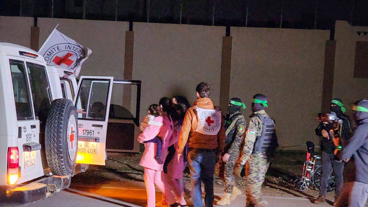 Kassam Tugayları, 11 İsrailli esiri teslim etti