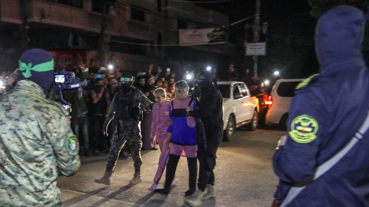 Hamas, 10 İsrailli esiri teslim etti