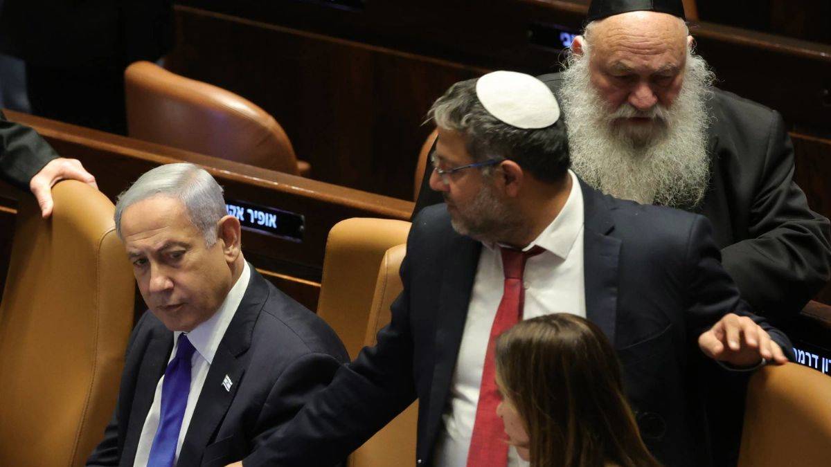 Netanyahu'yu tehdit etti: Hükümeti dağıtırız