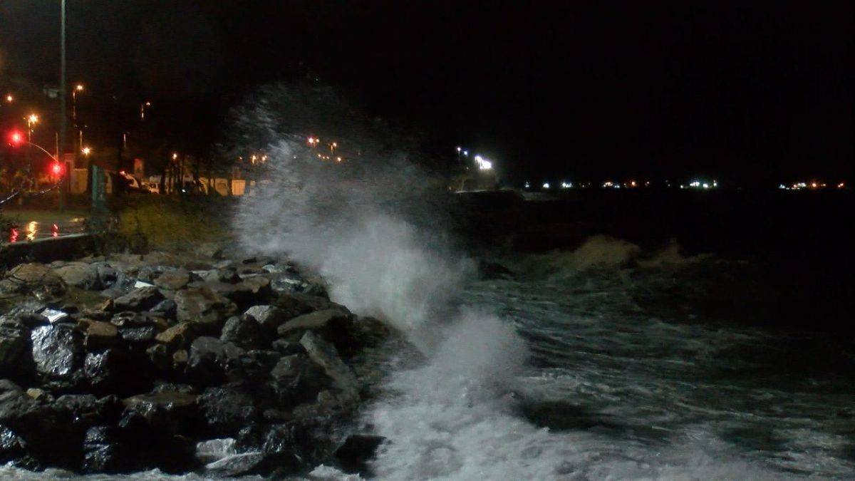 İstanbul'da fırtına hasara yol açtı