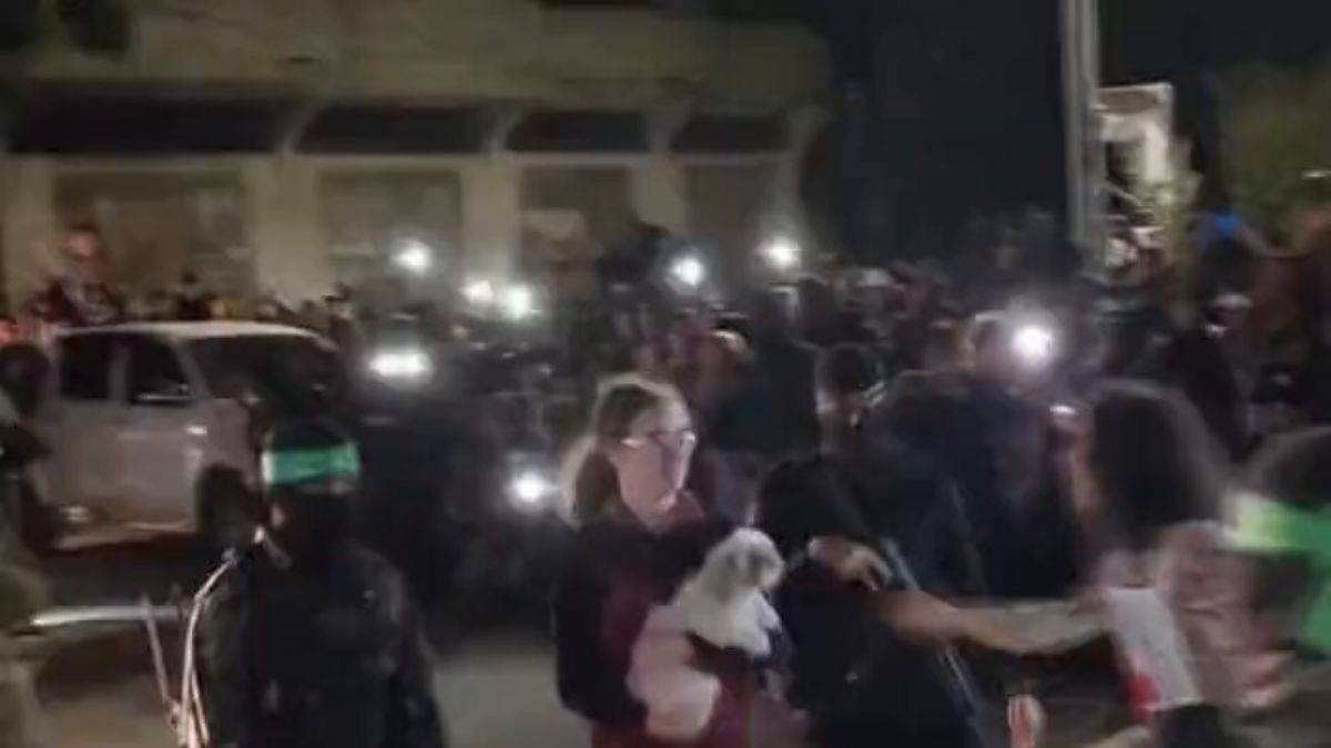 Hamas esir aldığı köpeği de serbest bıraktı