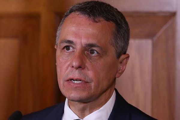 Cassis, Mirzoyan ve Bayramov ile görüştü