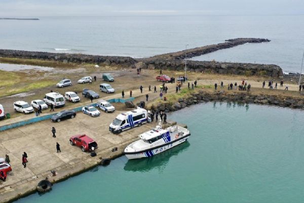 Dalgalara kapılarak kaybolan 2 lise öğrencisinden birinin cansız bedeni bulundu