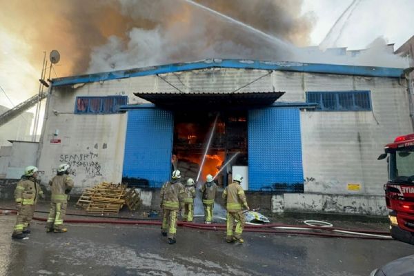 Maltepe'de iş yeri yangını