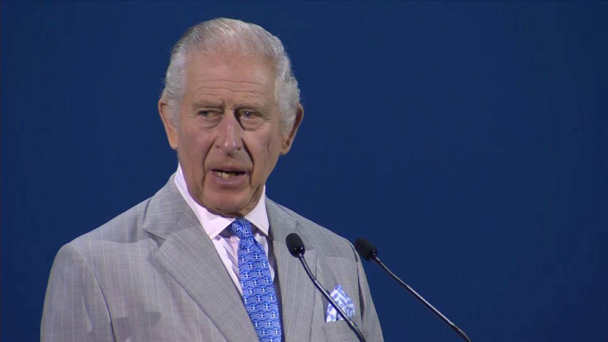 Kral Charles’ın Yunan bayraklı kravatı dikkat çekti