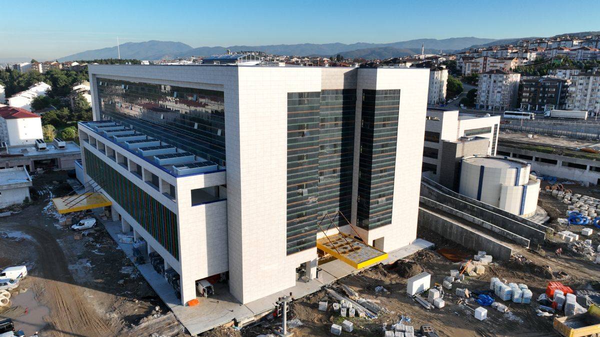 Deprem anında da ameliyat devam etsin diye yapıldı