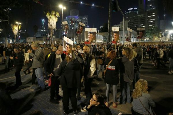 İsrailliler yakınları için ayaklandı