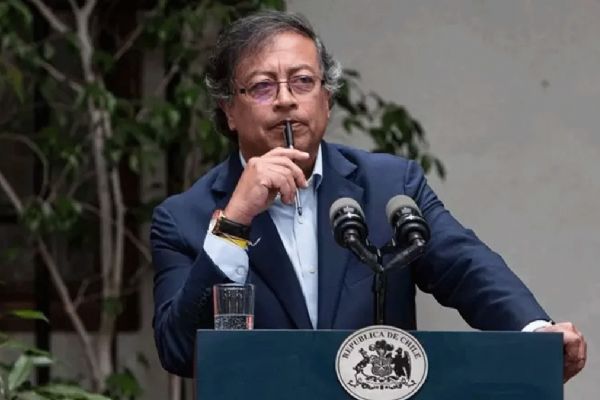 Petro'dan İsrail'e Nazi benzetmesi