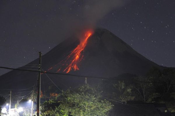 Yanardağ patladı! 11 dağcı öldü