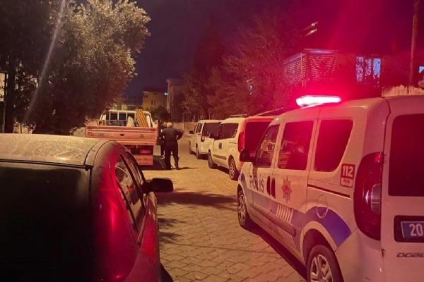 Denizli'de tüfekle oynayan 8 yaşındaki çocuk, annesini vurdu