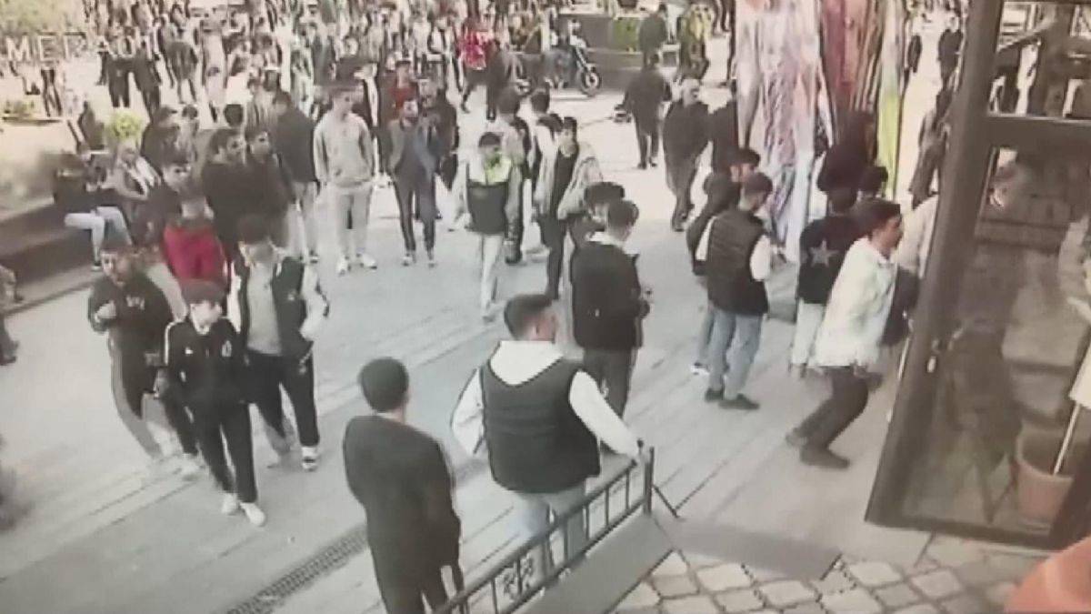 Esenyurt'ta fenomenlerin bıçaklı kavgası