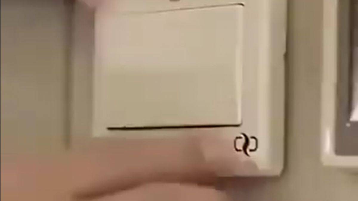 Otel odasında dokuz casus kamera