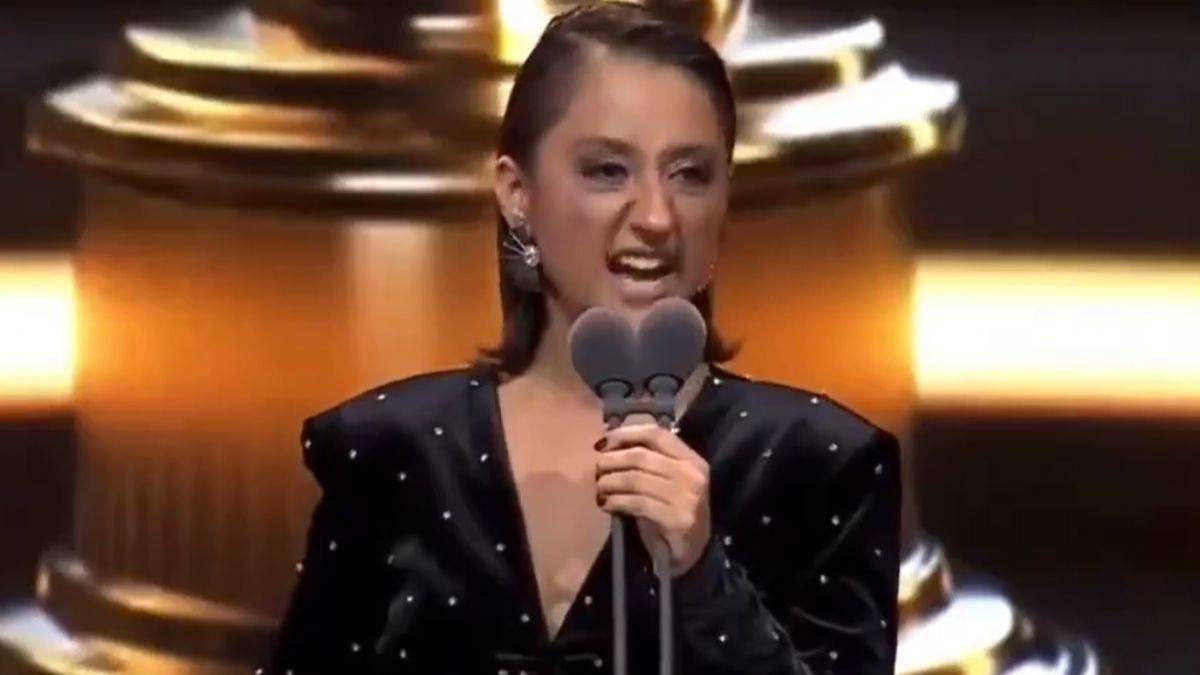 Oyuncu Uçan'dan oyuncu Erkek'e 'köpek' eleştirisi