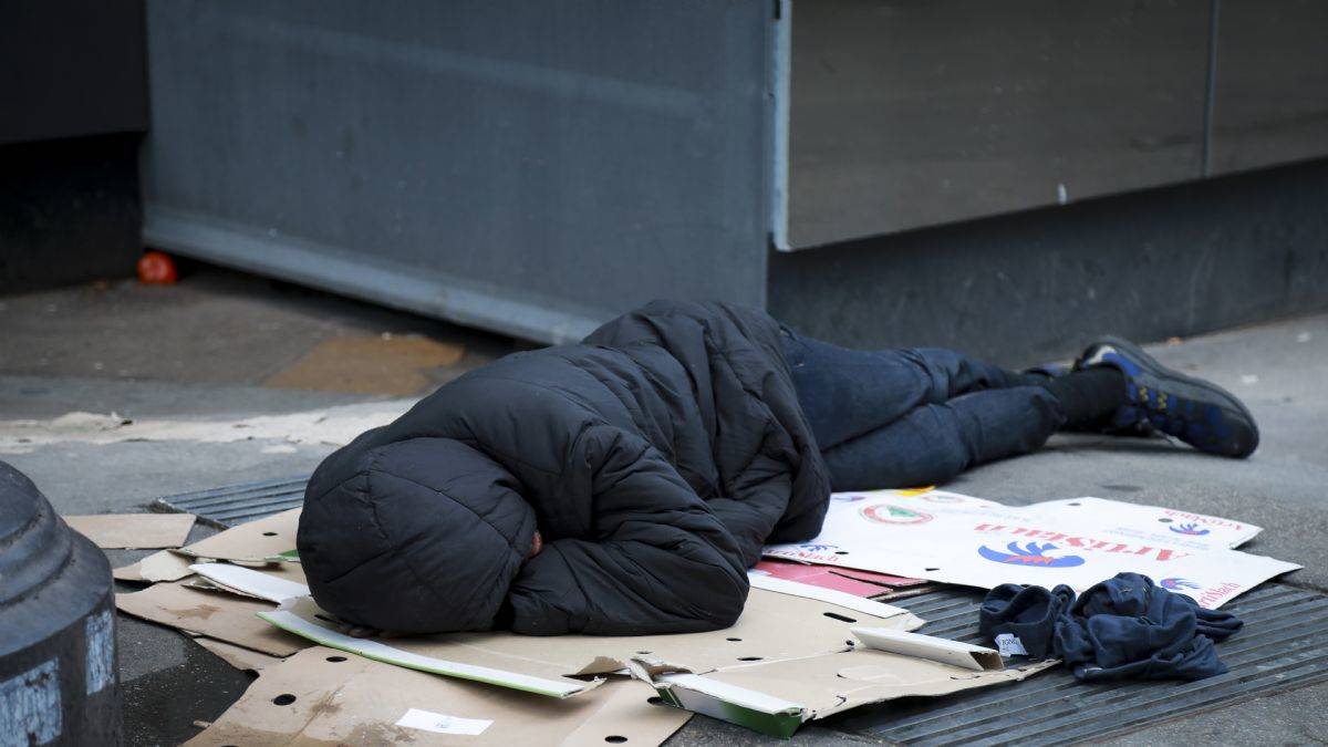 Kira fiyatları evsiz yaptı; Paris'in evsizleri